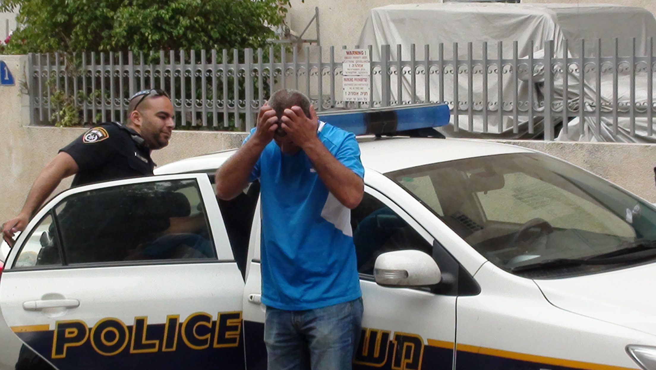 אבי דוביצקי לוכד אבא לילדות שבא לפגוש ילדה שהכיר ברשת.